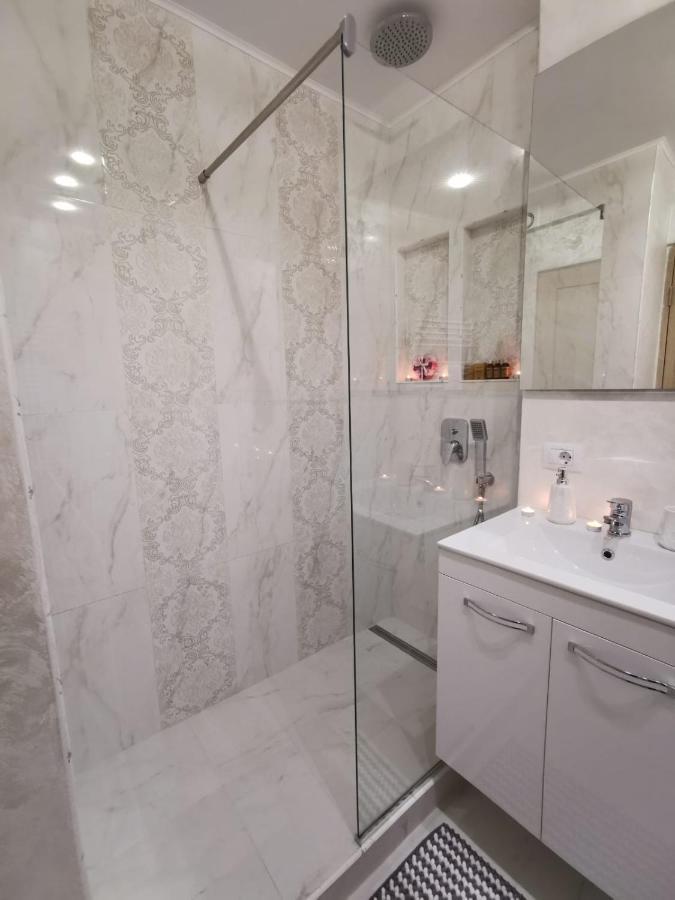Apartament Gold Luxury Apartamento Tîrgu Ocna Exterior foto